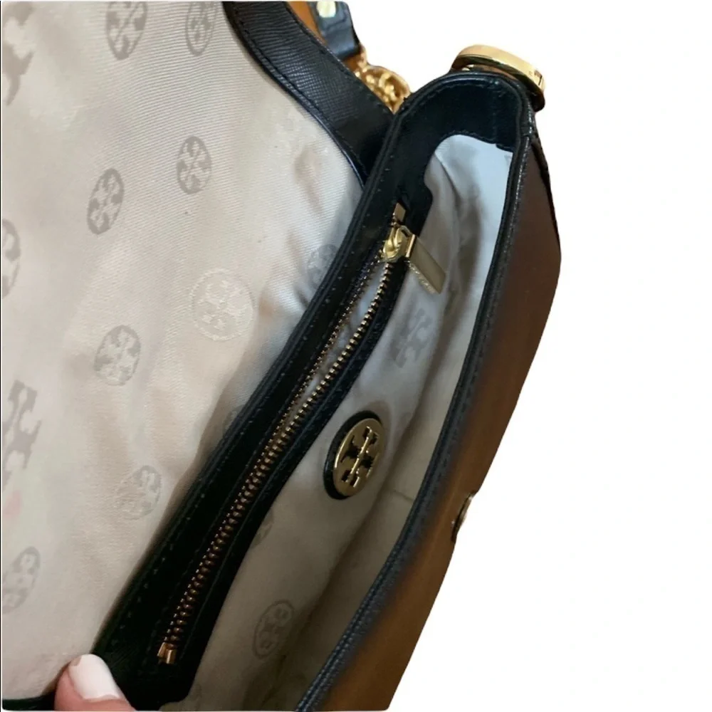 TORY Burch Women Clutch wallet/Crossbody Bag- Gold chain/black leather